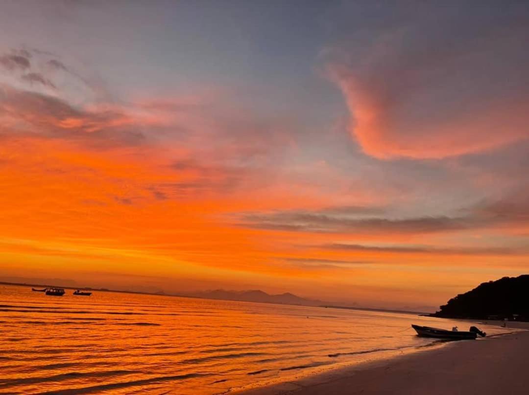 Pousada Coracao Da Ilha อิลลาโดเมล ภายนอก รูปภาพ